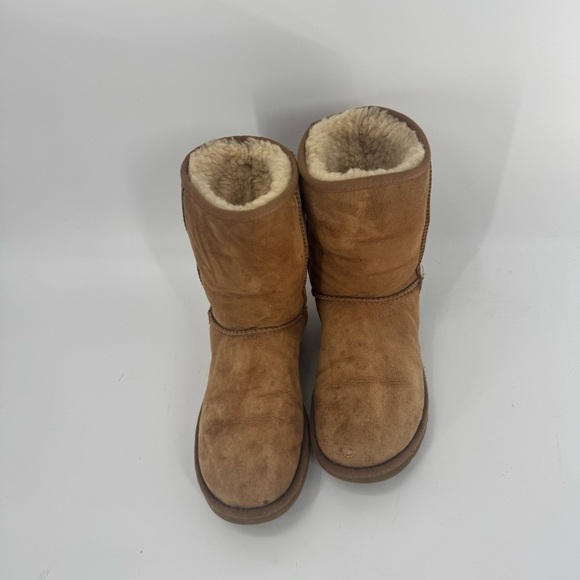 UGG Classic Short Shearling Boots Women’s 8 Chestnut Tan Suede Sheepskin Flaw‎ - Picture 9 of 10